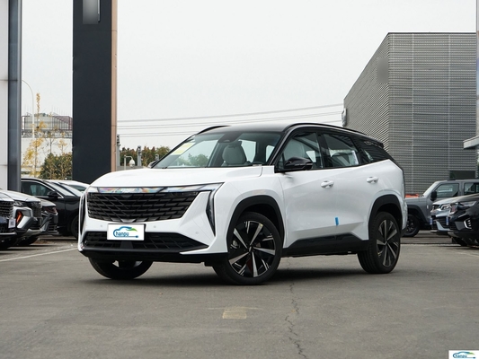 Entdecken Sie das Gas-Elektro-Hybrid-Boyue L-Kompaktauto von Geely mit dunkler Innenfarbe