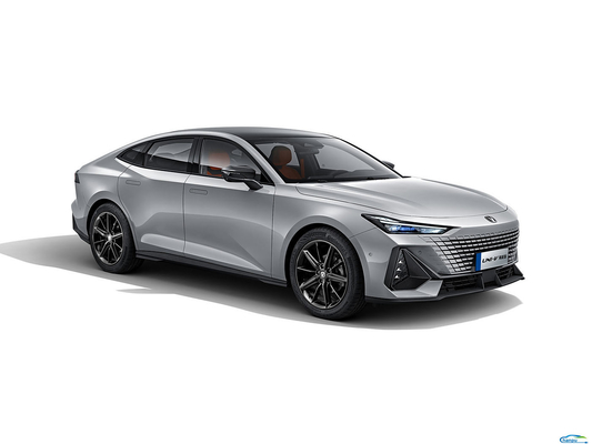 Changan UNI-V 2024 1,5T Fahrzeug mit Kraftstoffantrieb mit Macpherson-Vorfahrung