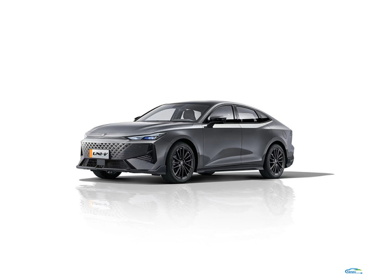 Changan UNI-V 2024 1,5T Fahrzeug mit Kraftstoffantrieb mit Macpherson-Vorfahrung