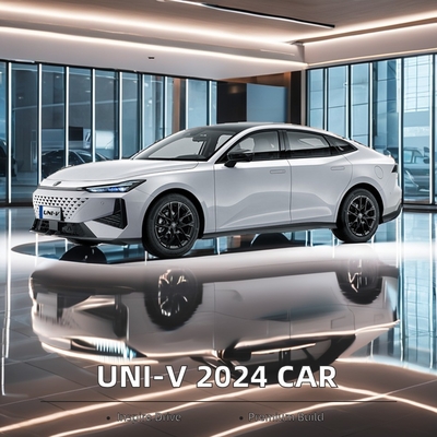 Changan UNI-V 2024 1,5T Fahrzeug mit Kraftstoffantrieb mit Macpherson-Vorfahrung