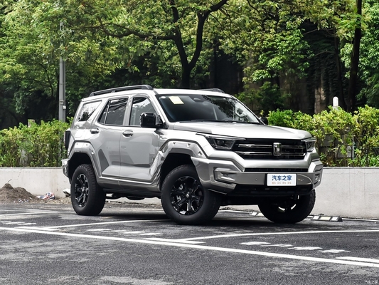 Erleben Sie den Nervenkitzel des Off-Roading mit dem GWM Tank 400 Hi4-T Hybrid PHEV Off-Road SUV