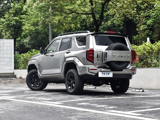 Erleben Sie den Nervenkitzel des Off-Roading mit dem GWM Tank 400 Hi4-T Hybrid PHEV Off-Road SUV