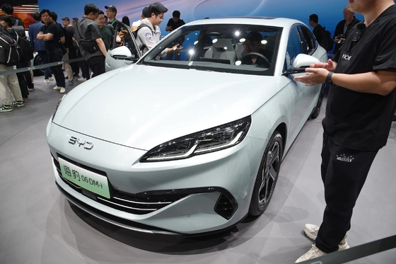 Optimieren Sie 06Dm-I-2024 1.5L 120Km Smart Medium Seal für 4-Türer Limousine PHEV Auto von BYD