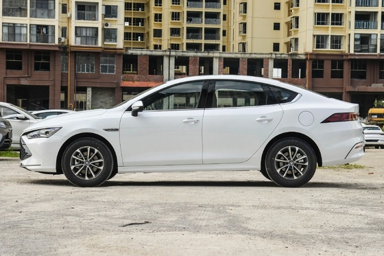 BYD Electric Qin Plus Dm-2024 Dm-I Honor Version 55Km Kompaktes PHEV-Auto mit Schwingtür
