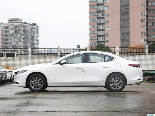 2023 Mazda 3 Axela 1.5L Automatischer Benzin-SUV Limousine TPMS und LED-Scheinwerfer enthalten