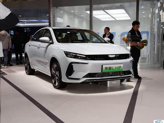 Kompakte Limousine Hybrid Dihao L Auto für Geely und langlebige Passagiergurte Schläuche