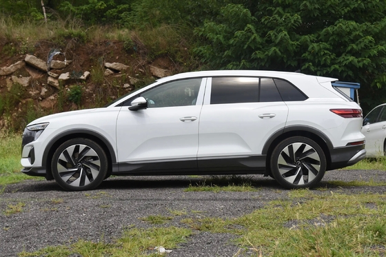 SUV City Ride-On Car Q5 E-Tron-50 E-Tron Quattro Scheinende Brokat-Anzug Elektrofahrzeug